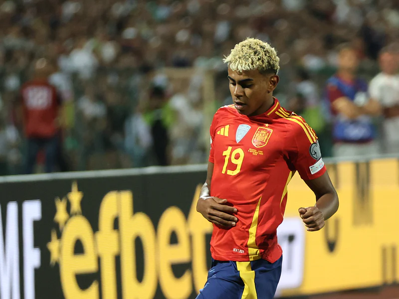 Lamine Yamal im Trikot der spanischen Nationalmannschaft